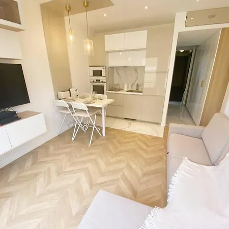 2p Idealement Place Les Pins * 胡安莱潘