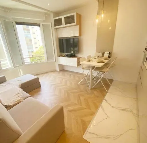 2p Idealement Place Les Pins Apartment *